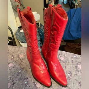 Women’s size 10 red cowgirl boots